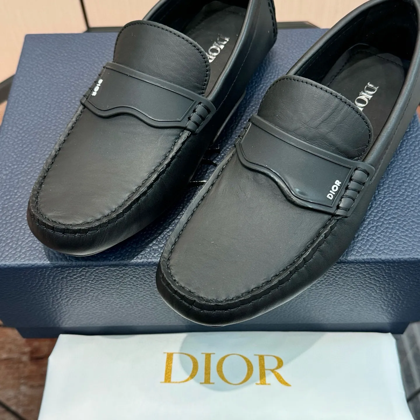 Men's shoes: 580💰 (Niu Li) (Dior Doudou shoes) Exclusive new model Official website new model The upper is made of high-quality imported calf, the color is delicate, and the luxurious texture flows. Tailor-made for exquisite men, creating a noble aura. Delicate and smooth lines. Cowhide lining. Size: 38-44, 45 customized. Outdoor driving shoes for experienced drivers🚗